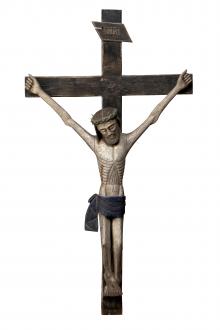 Kryžius su Nukryžiuotojo skulptūra